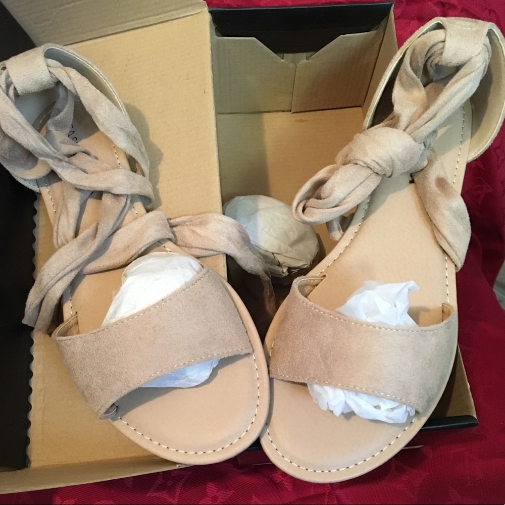 Flat sandals
